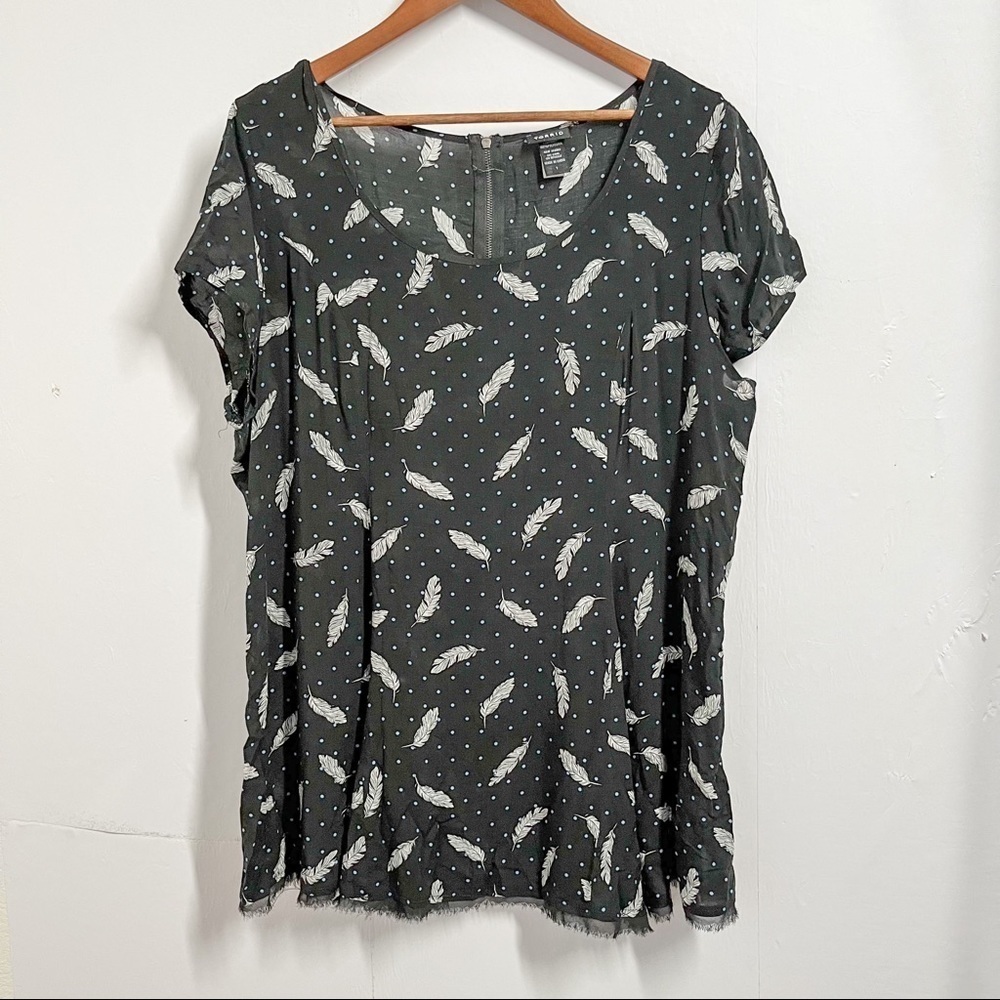 Torrid Blouse Short Sleeved Lightweight Size 1X (1) Black Feather Print